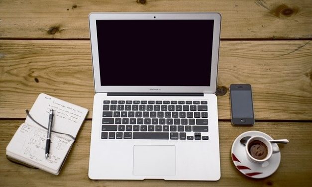 Blogging – How To Keep Readers Hanging On Your Every Word