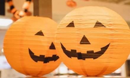 40 Office Costume Ideas for Marketing Nerds & Tech Geeks