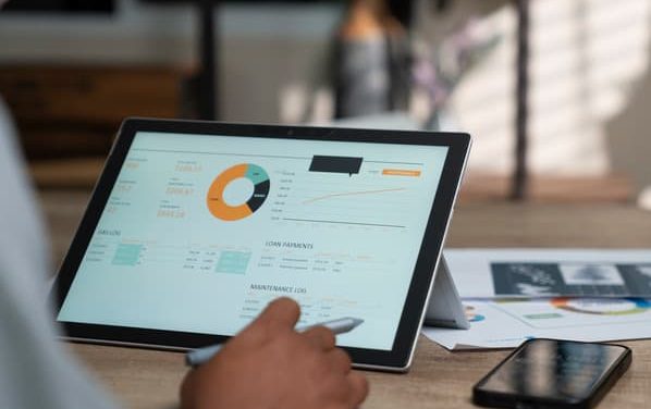 Are Seasonality & the Economy Impacting Marketers in Q4? [Traffic & Conversion Data from 150K+ Companies]