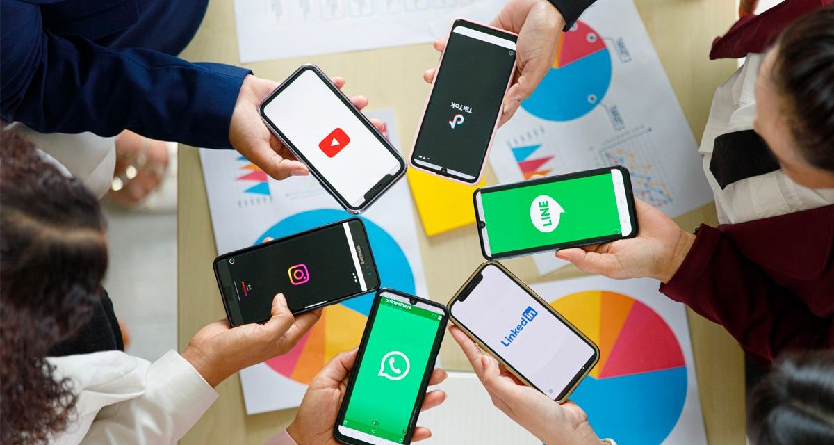 8 Ways to Nail Social Media Collaboration Within Your Marketing Team