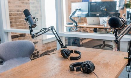8 Podcast Promotion Tips to Reach Maximum Listeners