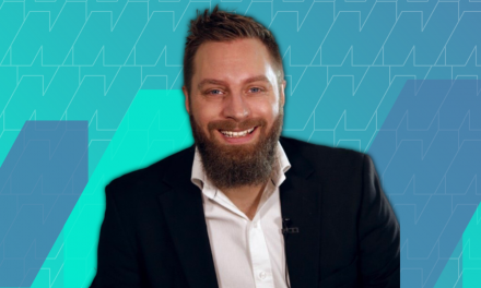 This 37-Year-Old is Making +$2.5 Million/Year Selling Customizable Business Proposal Software