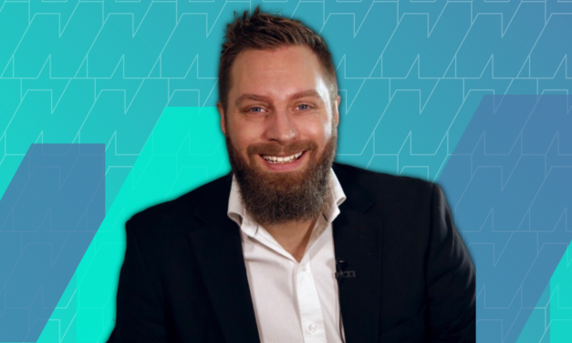 This 37-Year-Old is Making +$2.5 Million/Year Selling Customizable Business Proposal Software
