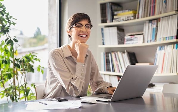 20 Great Examples of PowerPoint Presentation Design [+ Templates]