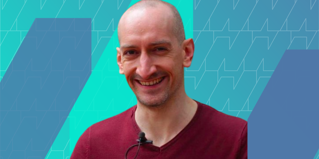 How This 40-Year-Old Earns $15k/Month Sharing User-Generated Reviews of Online Courses