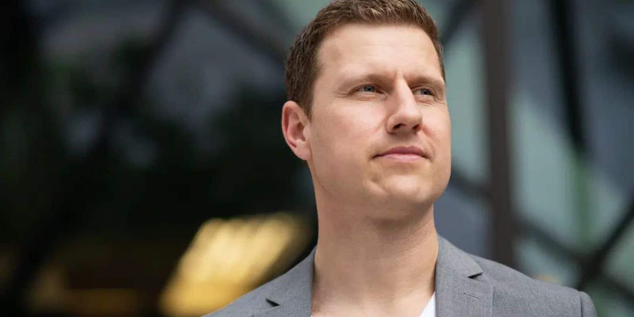 A Math Teacher’s Transformation: From Classroom to #LifeHacks Internet marketing Star