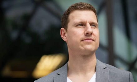 A Math Teacher’s Transformation: From Classroom to #LifeHacks Internet marketing Star