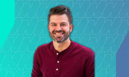 This 46-Year-Aged is Building +$6k/Month Recommending Laptops and Tablets