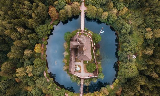 4 Types of ‘Moats’ to Make Your Product/Business Bulletproof! | by Ant Murphy | Jul, 2023